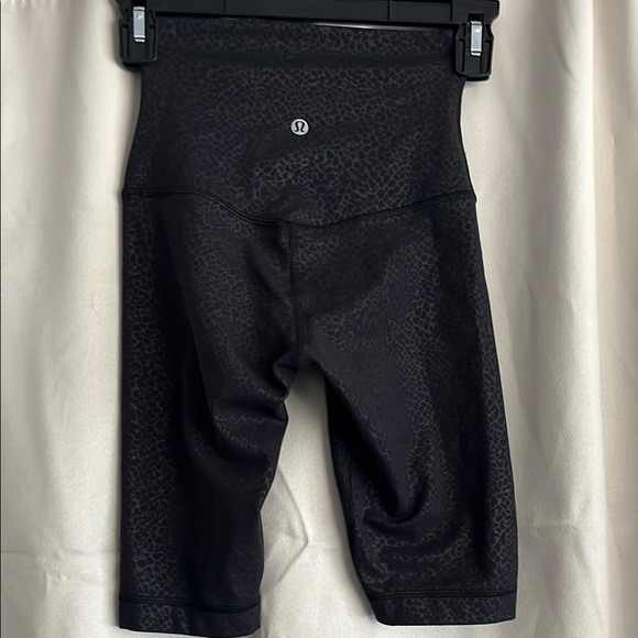 Lululemon Align Super High Rise Biker Short 10" Formulate Emboss Black Size 2 - Picture 3 of 5